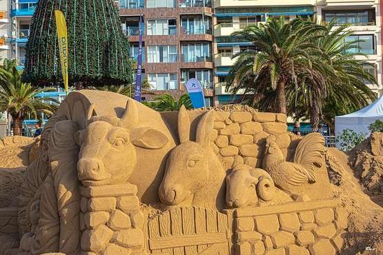 El famoso belén de arena de Las Canteras, icono de la Navidad grancanaria/Antonio Rico.